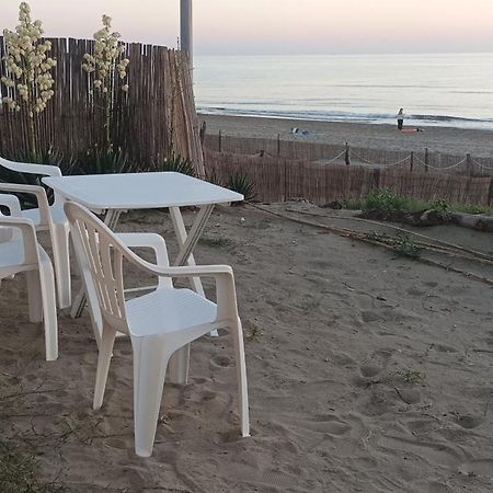 Ferienwohnung Casina Sulla Sabbia Torvaianica Exterior foto